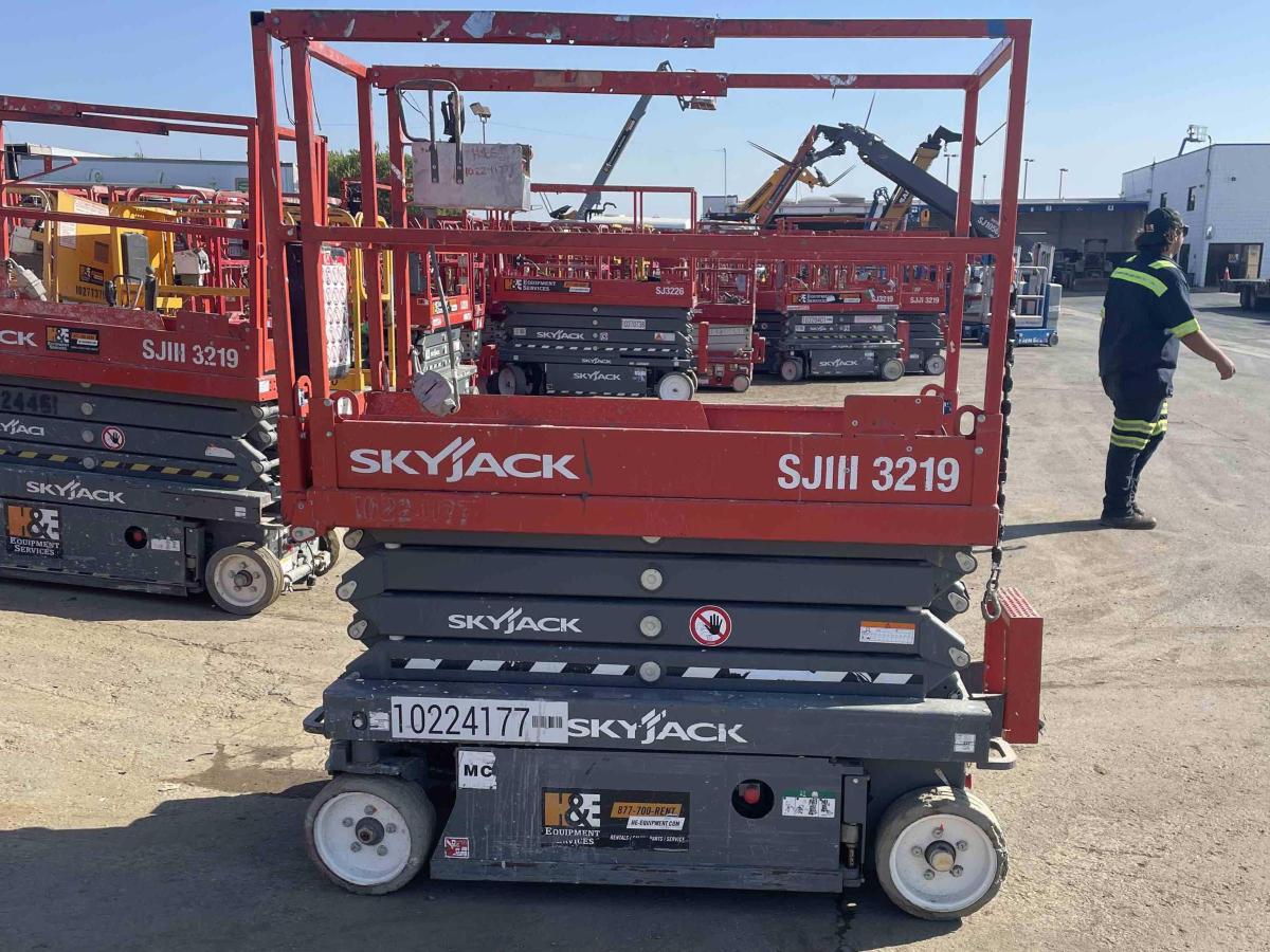 2017 Skyjack SJ3219