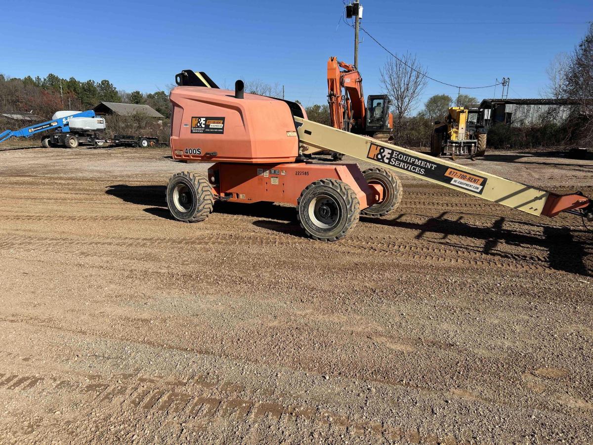 2016 JLG 400S