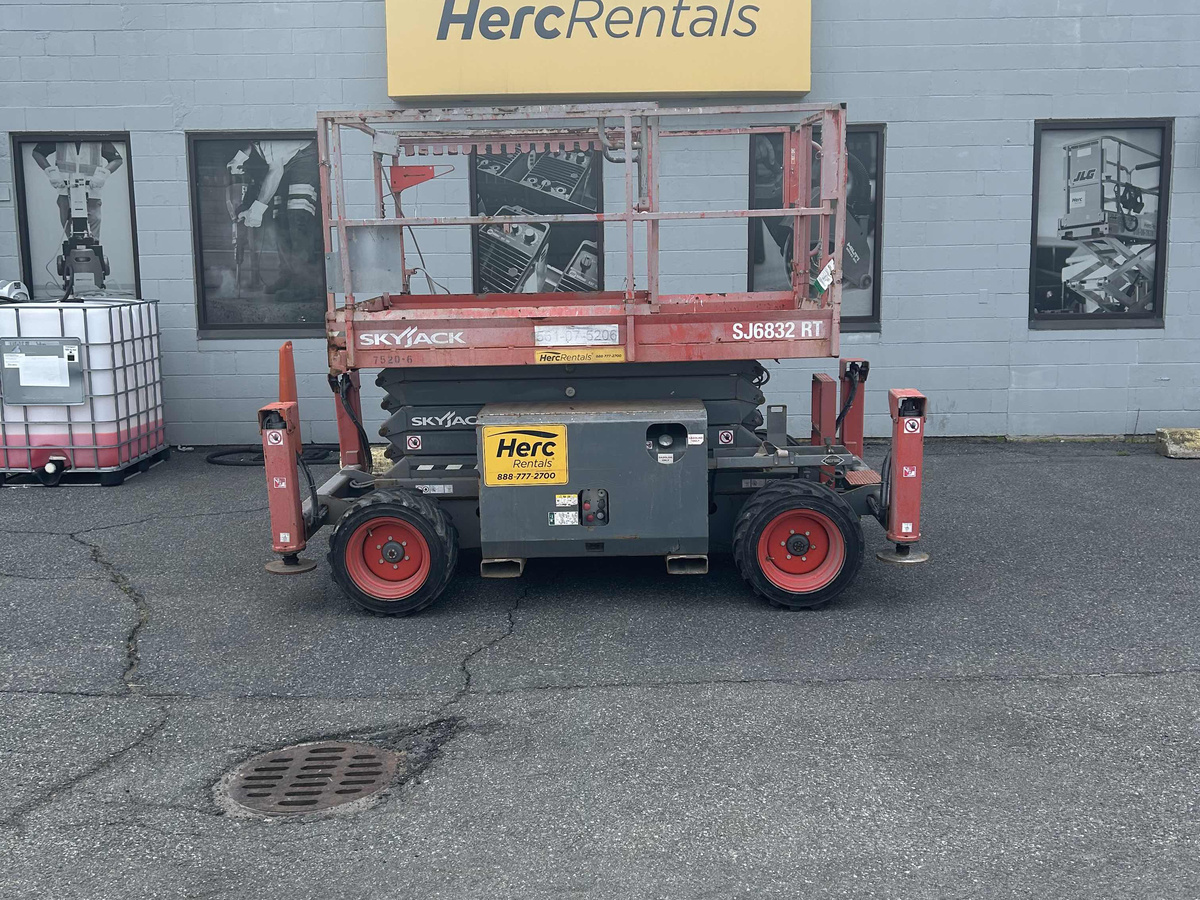 2019 Skyjack SJ-6832RT-4