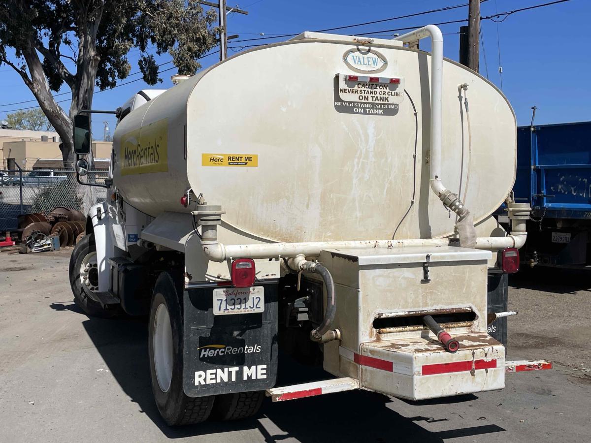 2018 Freightliner M2106