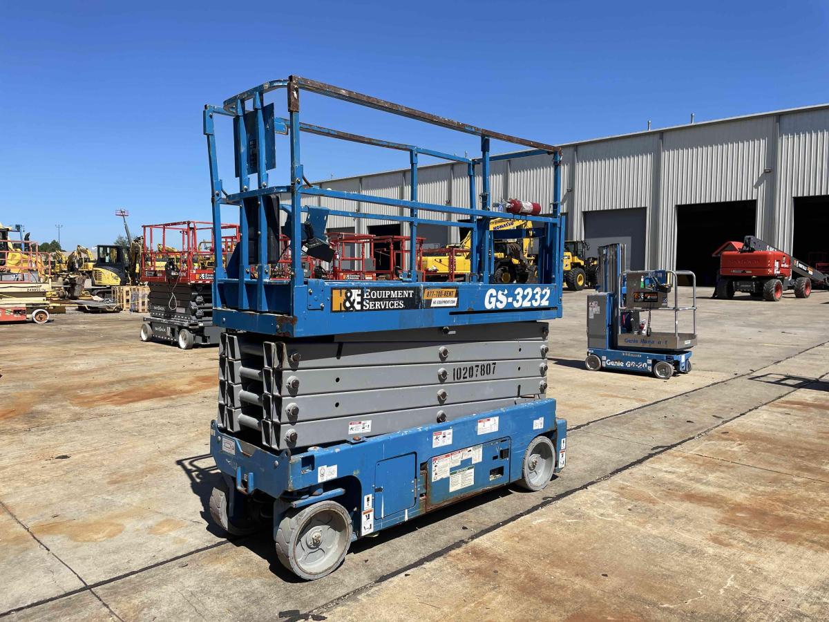 2017 Genie GS-3232