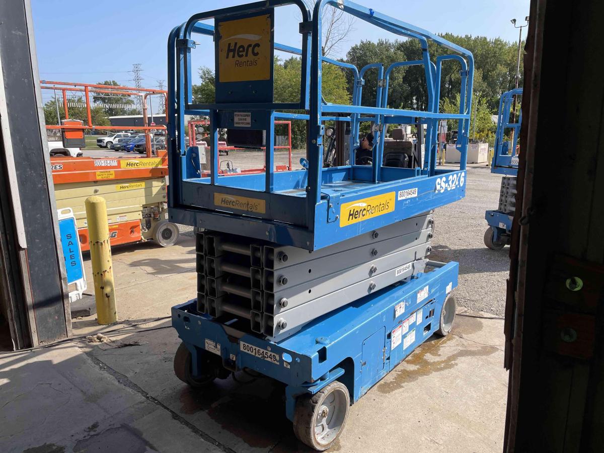 2017 Genie GS-3246