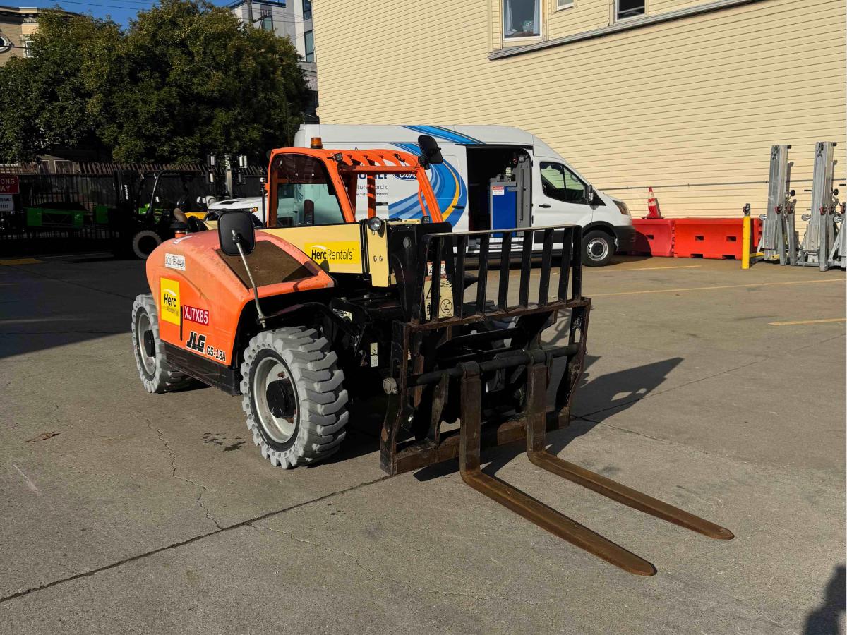 2017 JLG G5-18A