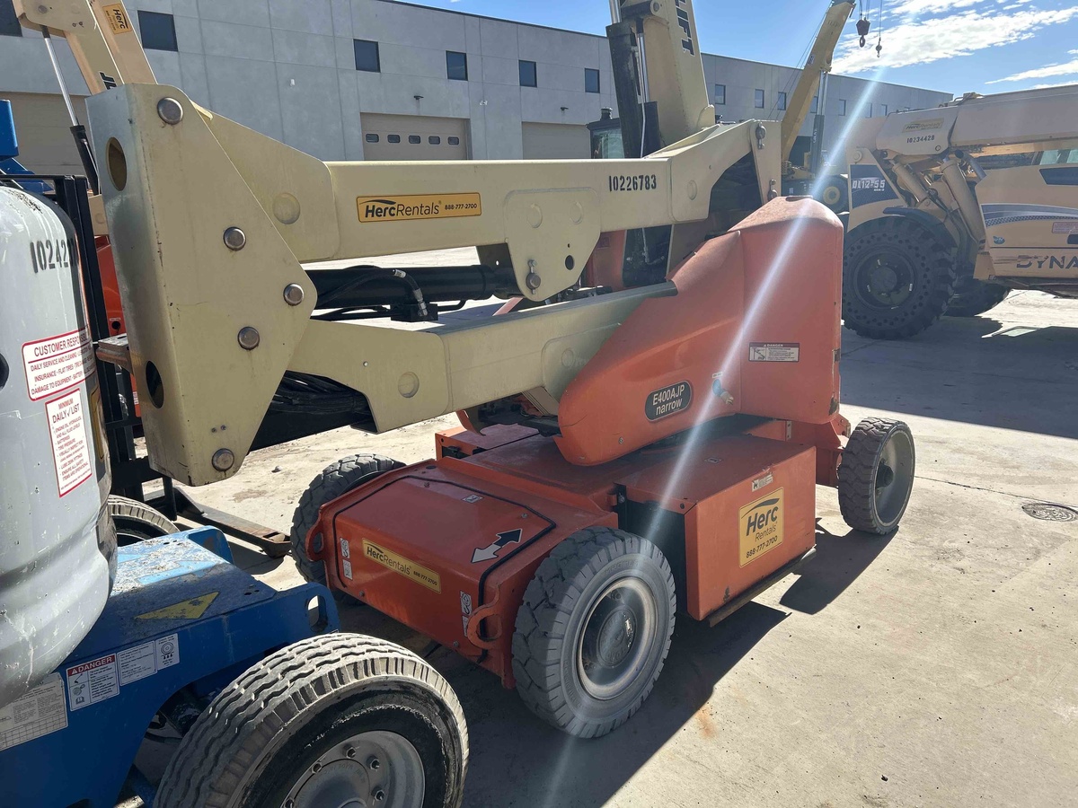 2017 JLG E400AJPN