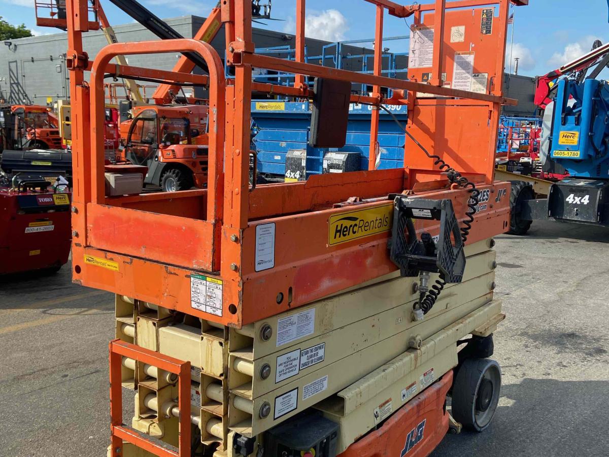 2015 JLG 2630ES