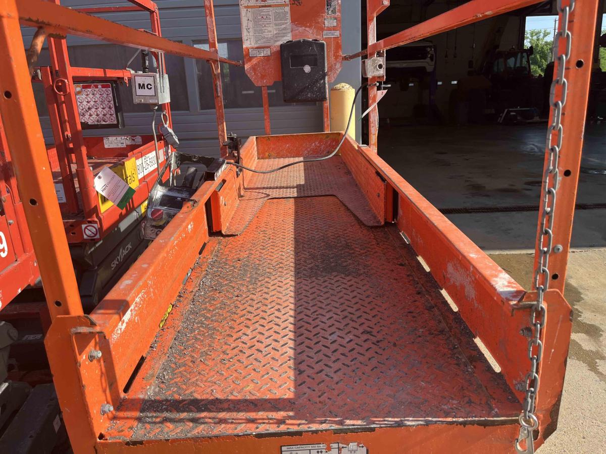 2018 JLG 1932R