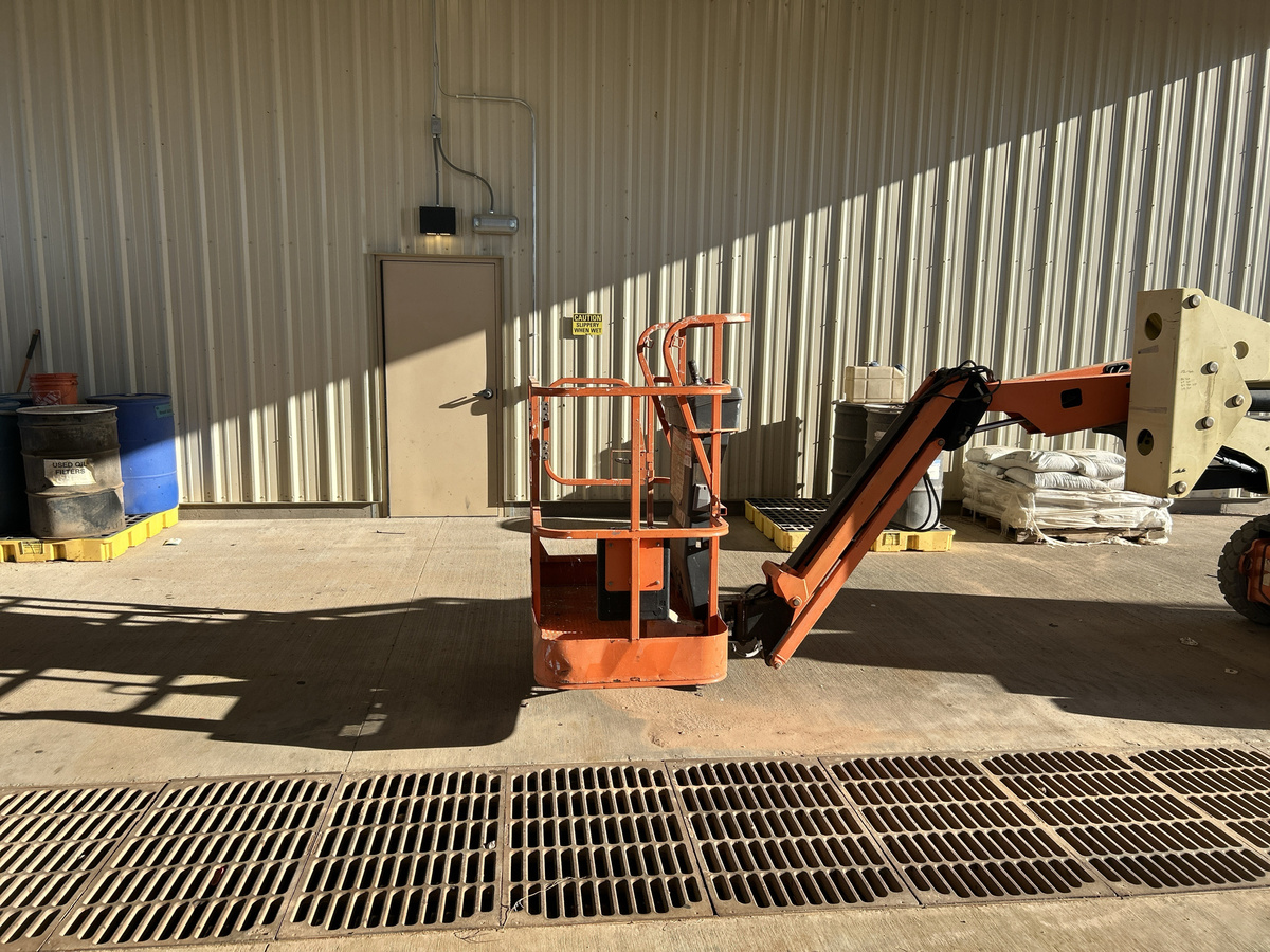 2015 JLG E450AJ-5