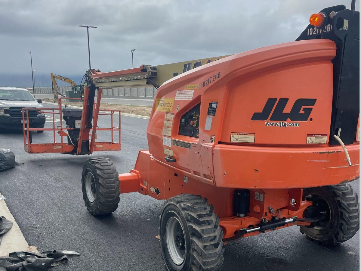 2017 JLG 460SJ-3
