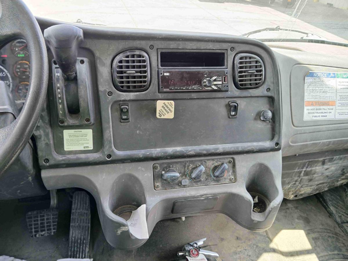 2019 Freightliner M2106-9