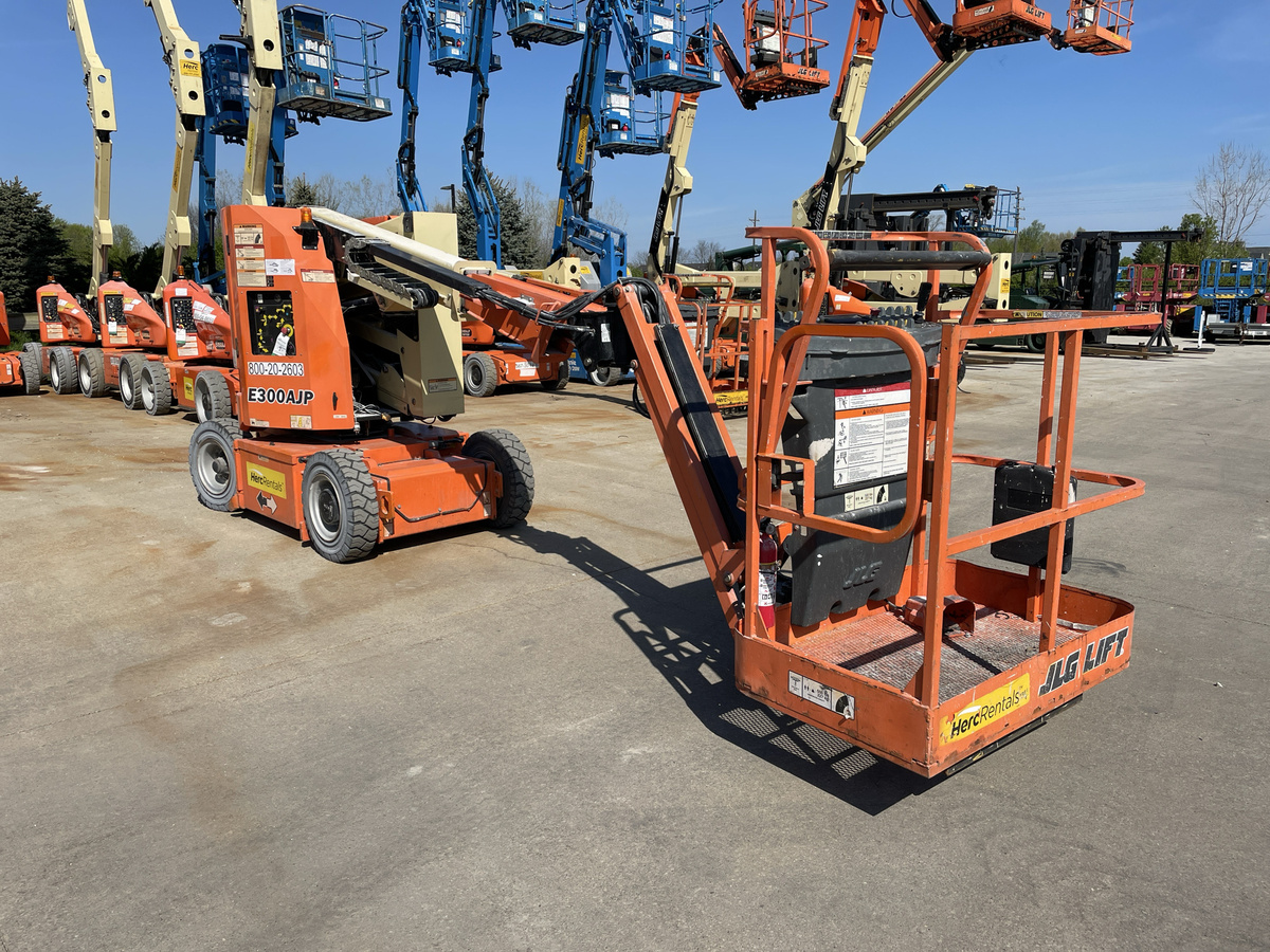 2018 JLG E300AJP-4