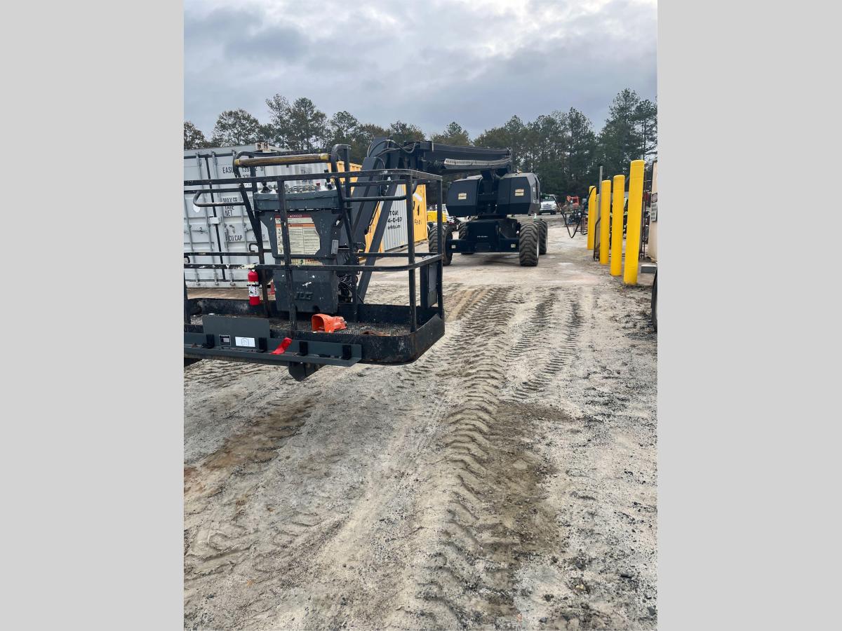 2017 JLG 860SJ