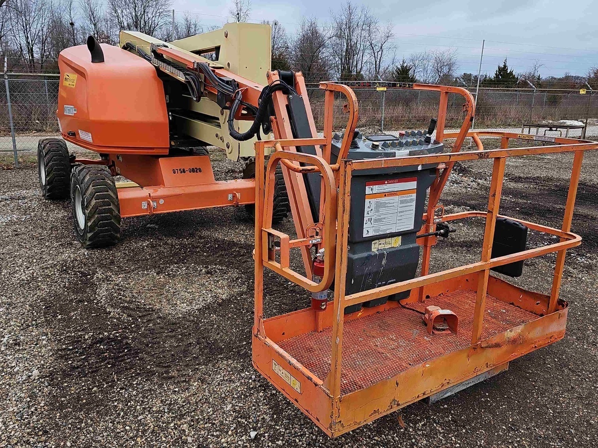 2016 JLG 450AJ