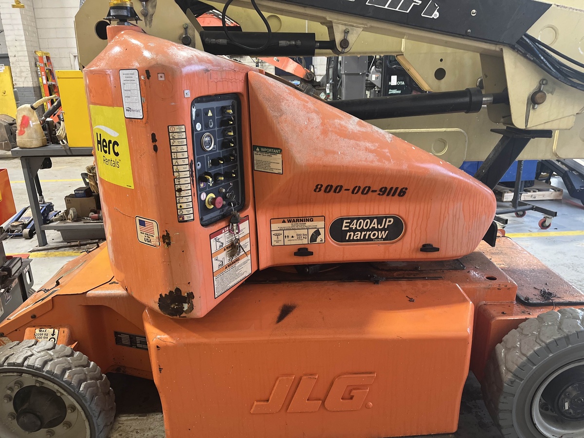 2014 JLG E400AJPN-4