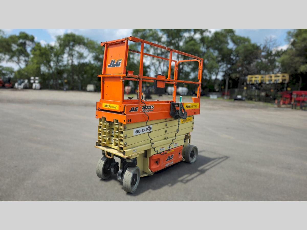 2017 JLG 2632ES