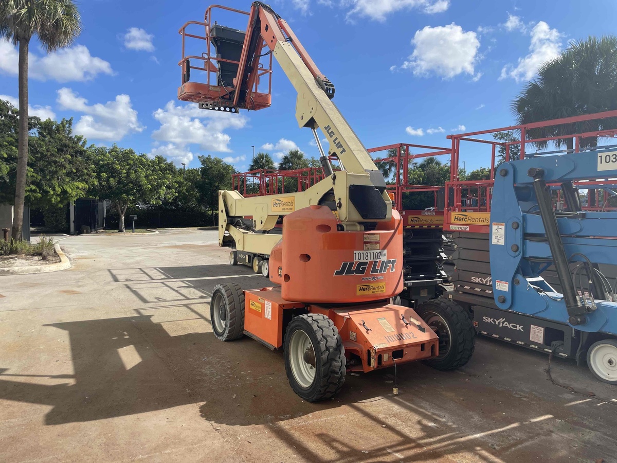 2016 JLG E450AJ-4