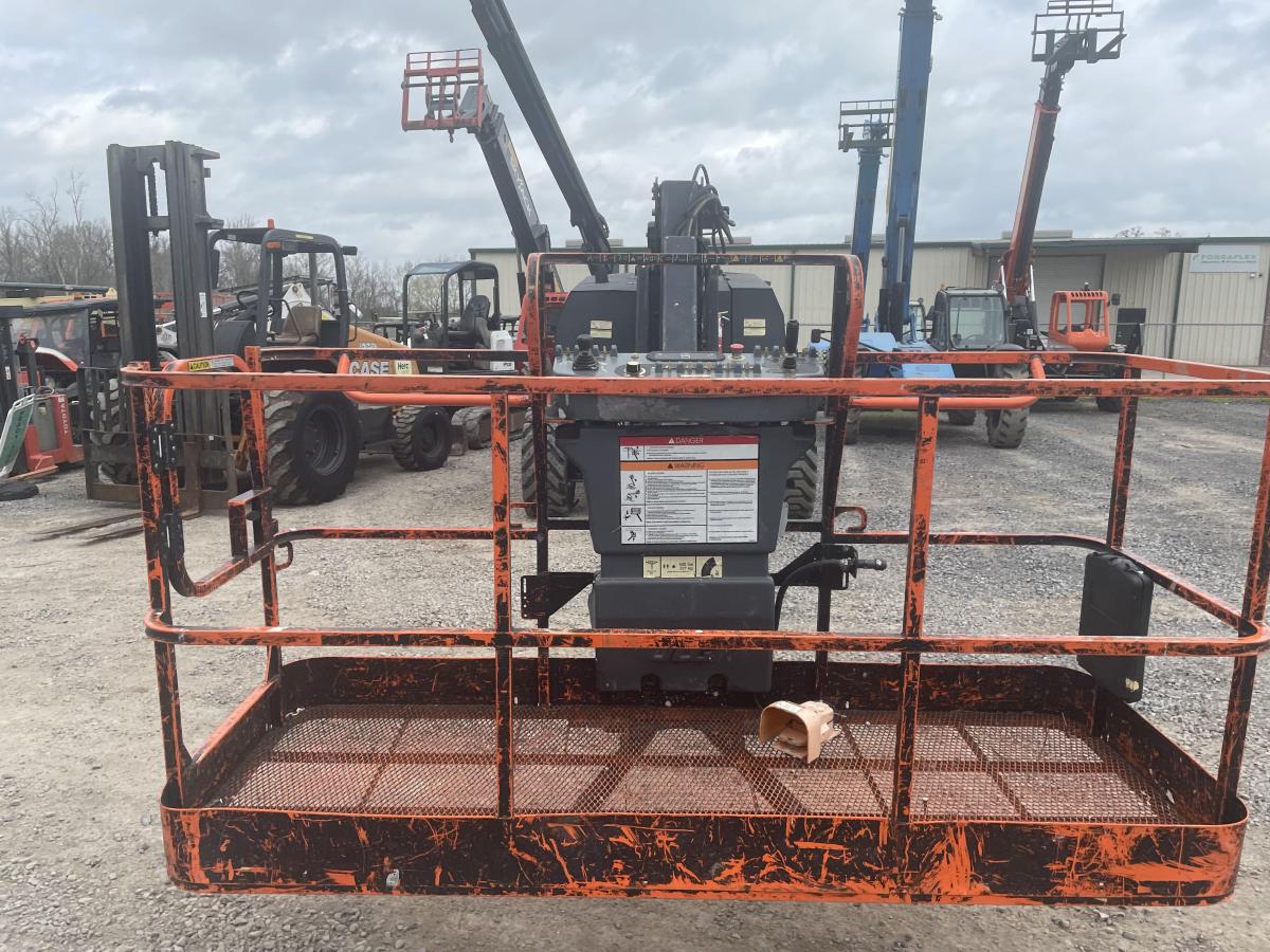 2014 JLG 800AJ