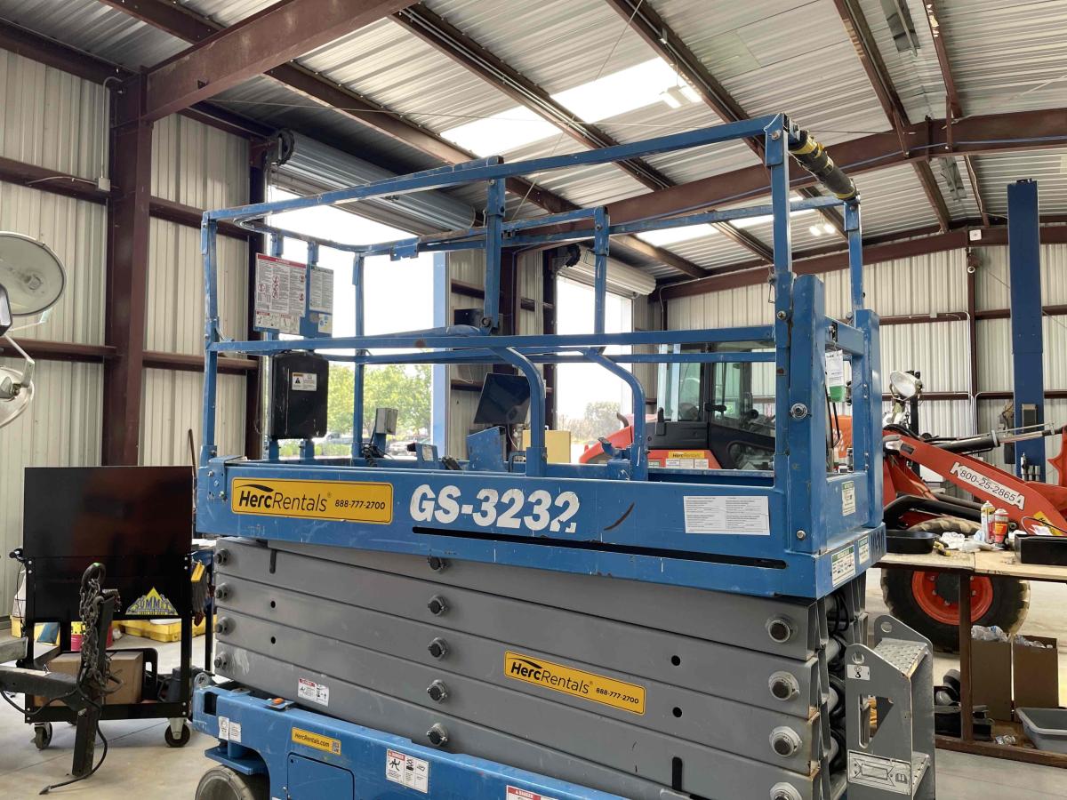 2017 Genie GS-3232-2