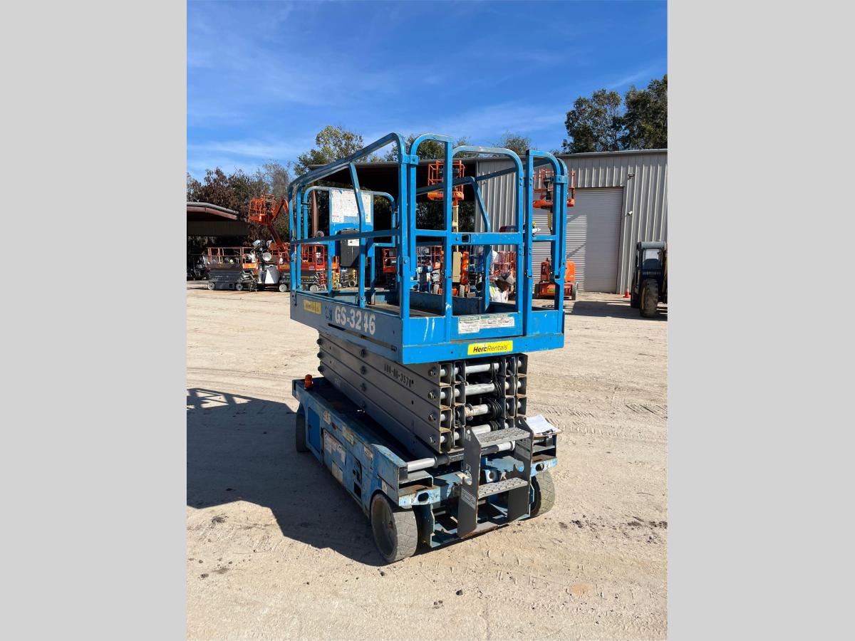 2015 Genie GS-3246