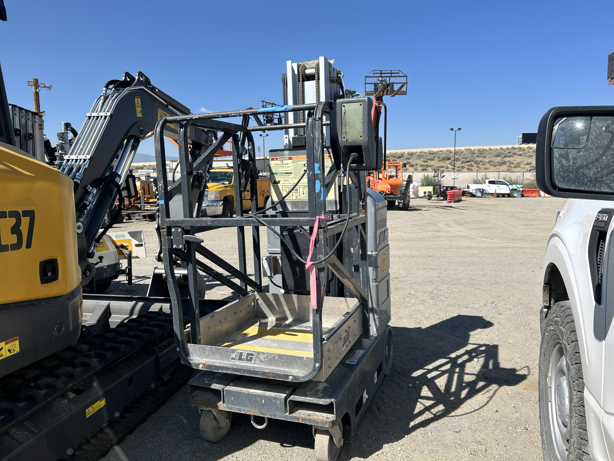 2017 JLG 20MVL-3