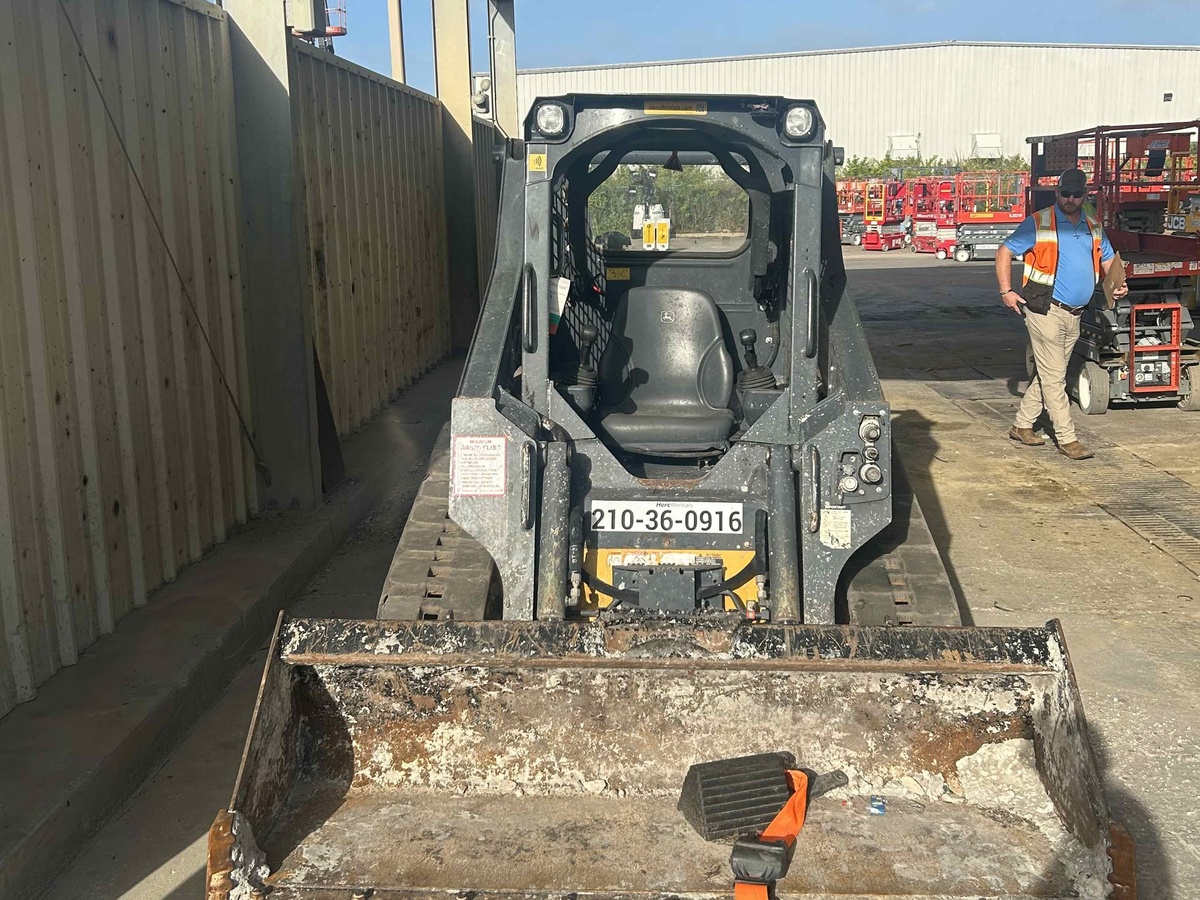 2022 John Deere 317G-2