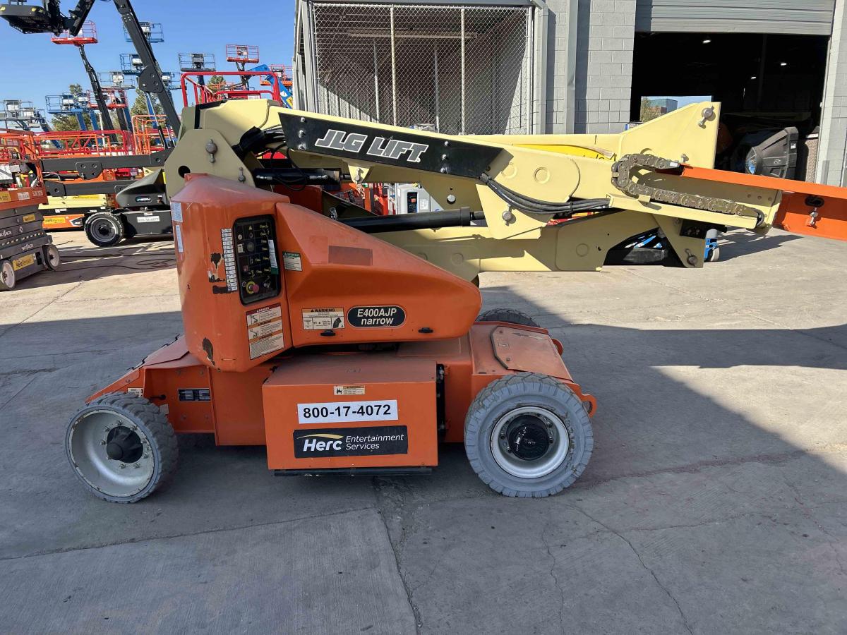 2017 JLG E400AJPN