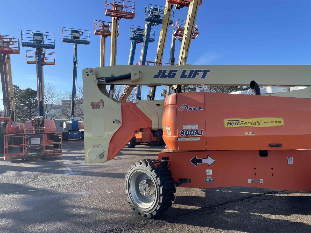 2018 JLG 800AJ
