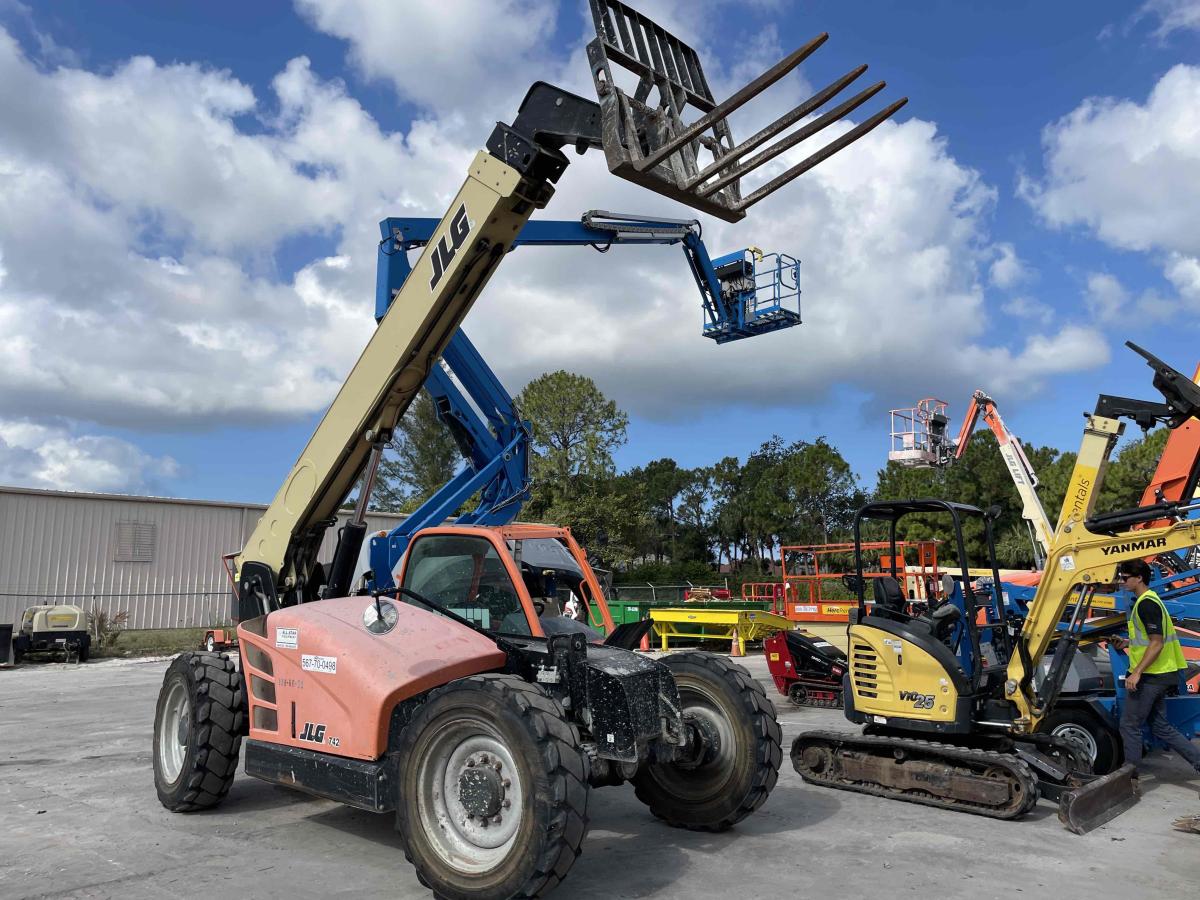 2018 JLG G6-42A-2