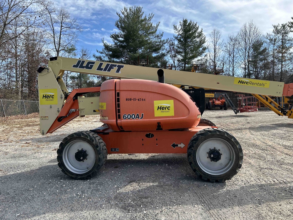 2017 JLG 600AJ-2