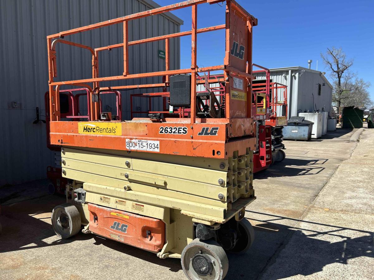 2017 JLG 2632ES
