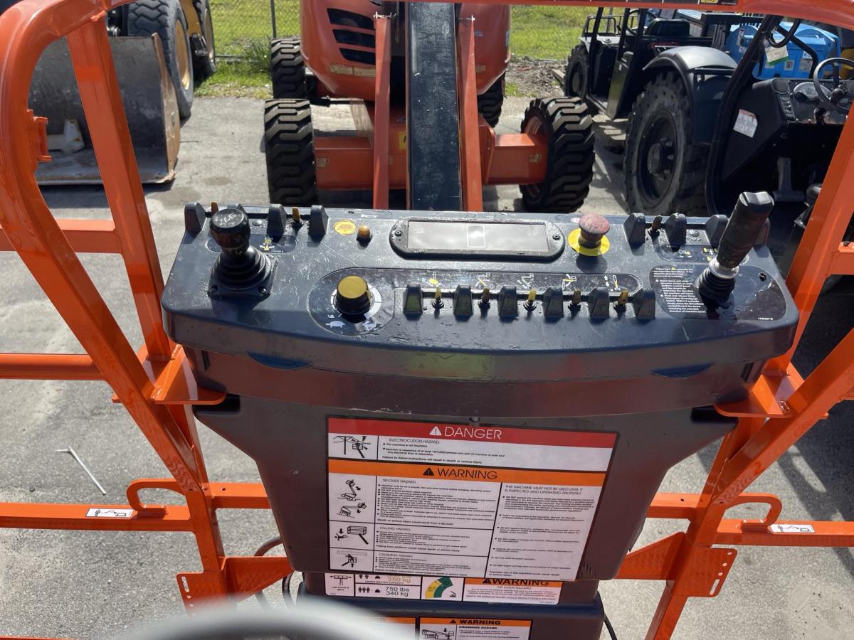 2016 JLG 600AJ