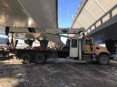 2005 MACK CV713 LG BOOM TRK